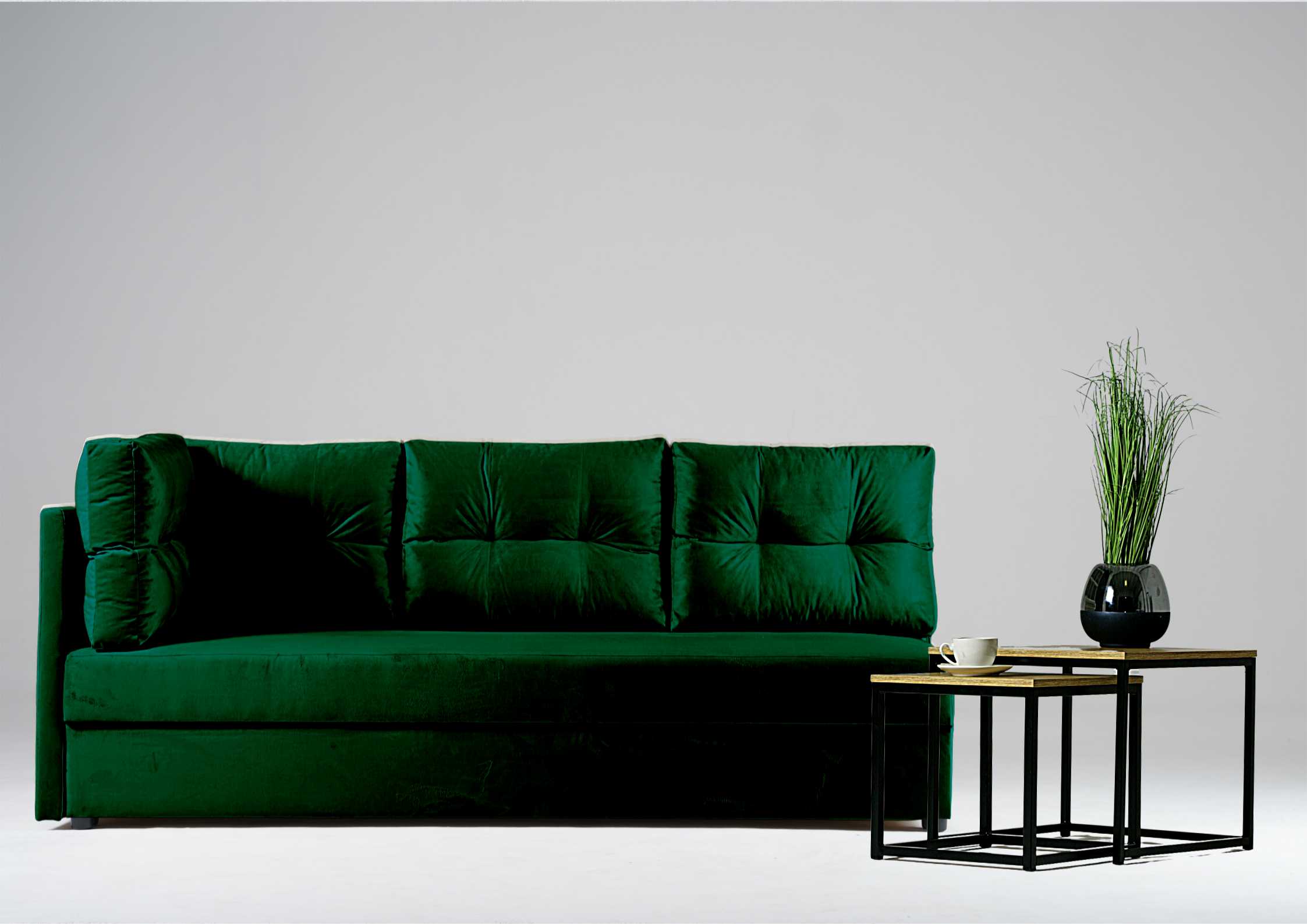 Zielona sofa do salonu 